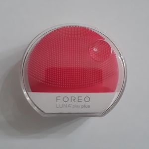 New! Foreo Luna play plus in fuchsia